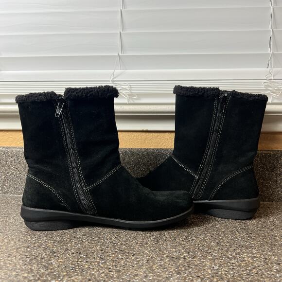 Clarks bendables Womens 7.5 Black Suede Above Ankle Boots Faux Fur Trim Zip Flat - Picture 5 of 10